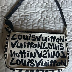 Graffiti Black and White pochette Bag